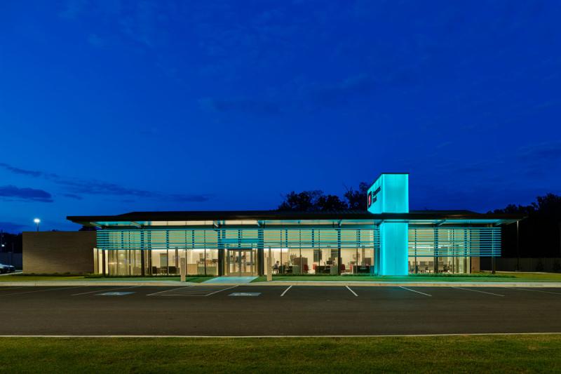 Simmons-Bank-White-Hall-6
